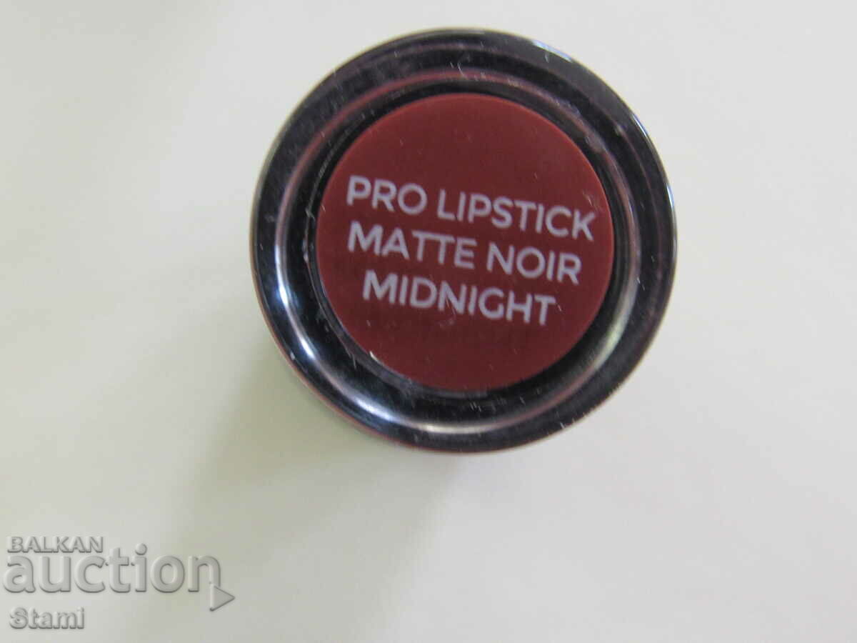 Delivery of REVOLUTION lipstick, new, colors Delivery of REVOLUTION lipstick, new, colors