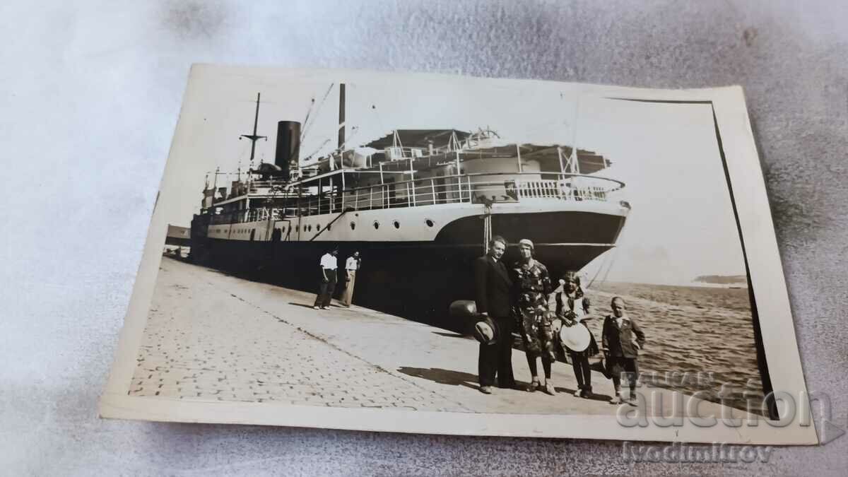 Ska Varna Man woman boy and girl in front of a steamer at the wharf