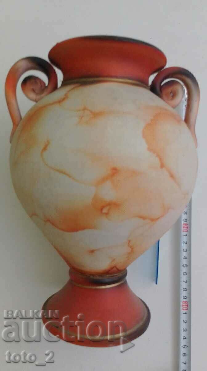 VAZĂ CERAMICĂ VECHE - REDUCERE !!! cu preț 29.90 BGN | € 15.29 VAZĂ CERAMICĂ VECHE - REDUCERE !!! cu preț 29.90 BGN | € 15.29