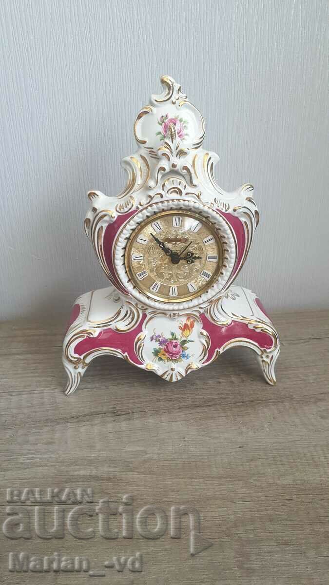 Delivery of Vintage Mercedes porcelain table clock Delivery of Vintage Mercedes porcelain table clock