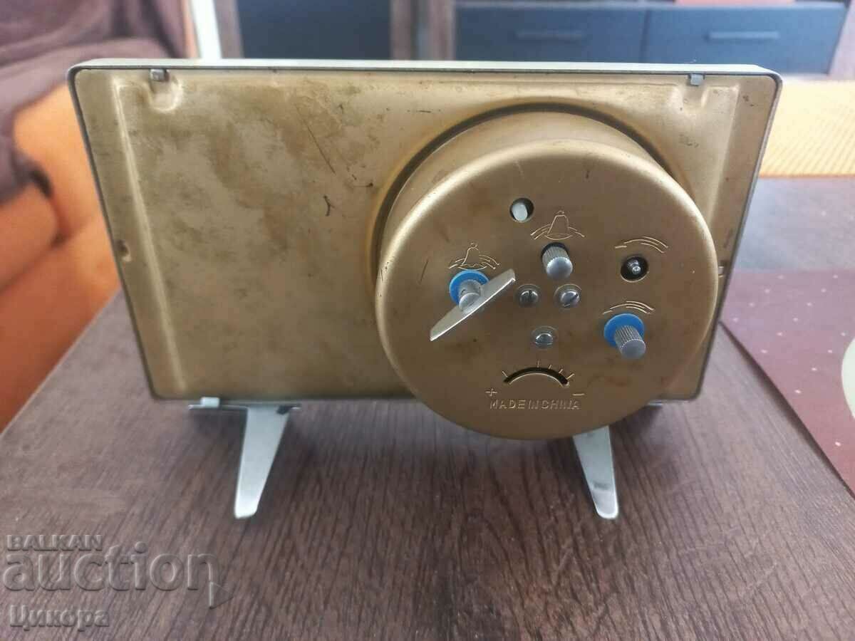 Delivery of OLD CHINESE ALARM CLOCK WITH THERMOMETER ANIMATED Delivery of OLD CHINESE ALARM CLOCK WITH THERMOMETER ANIMATED