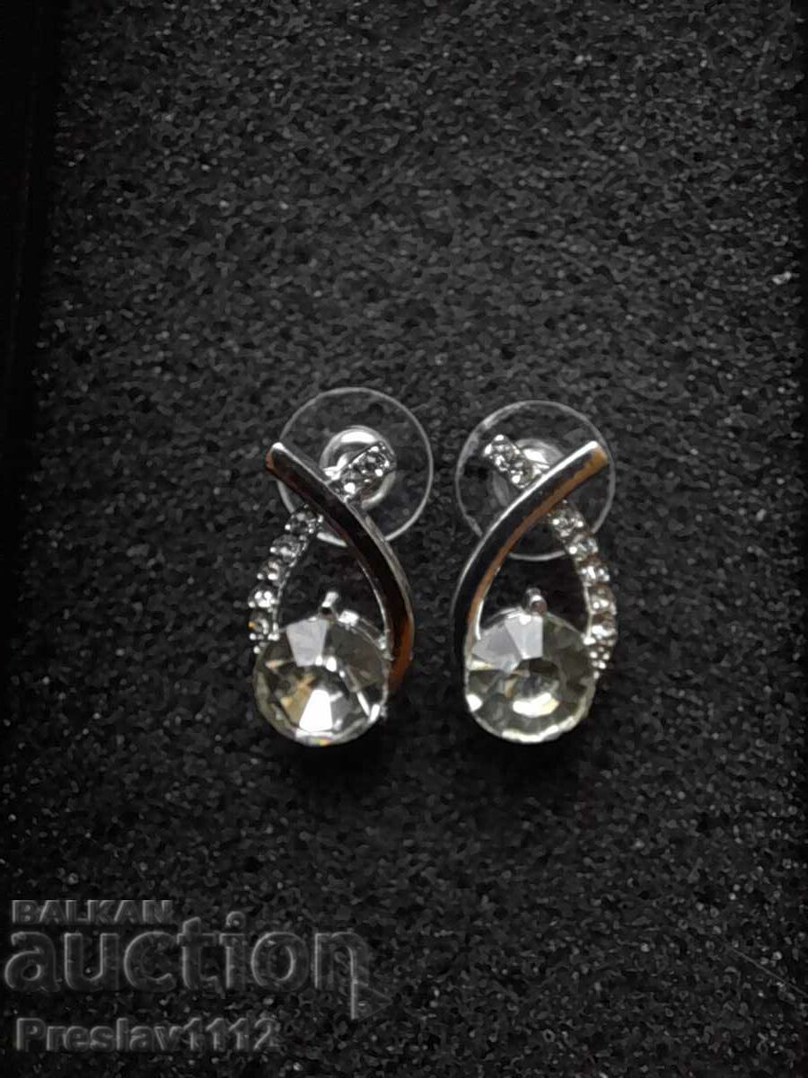 Silver plated earrings with Zirconia