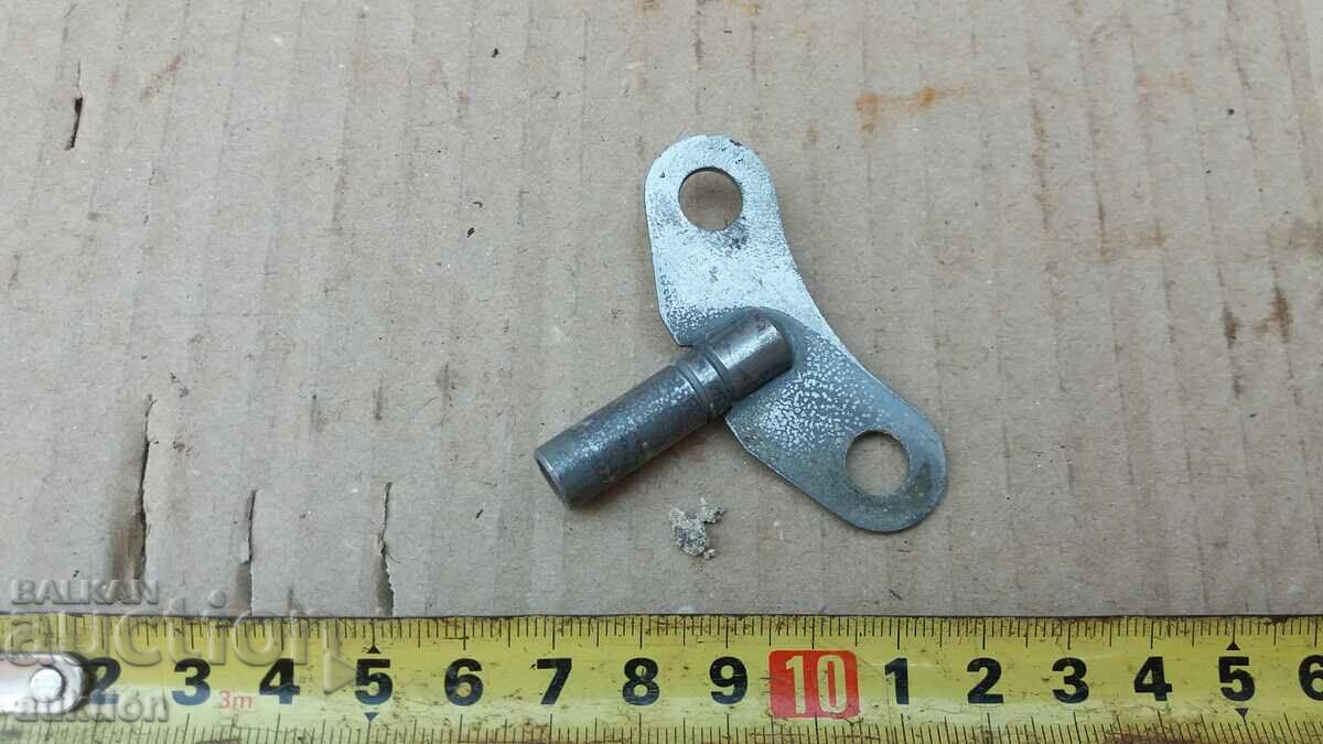 WALL CLOCK KEY - AMBER with price 12.99 BGN | € 6.64 WALL CLOCK KEY - AMBER with price 12.99 BGN | € 6.64