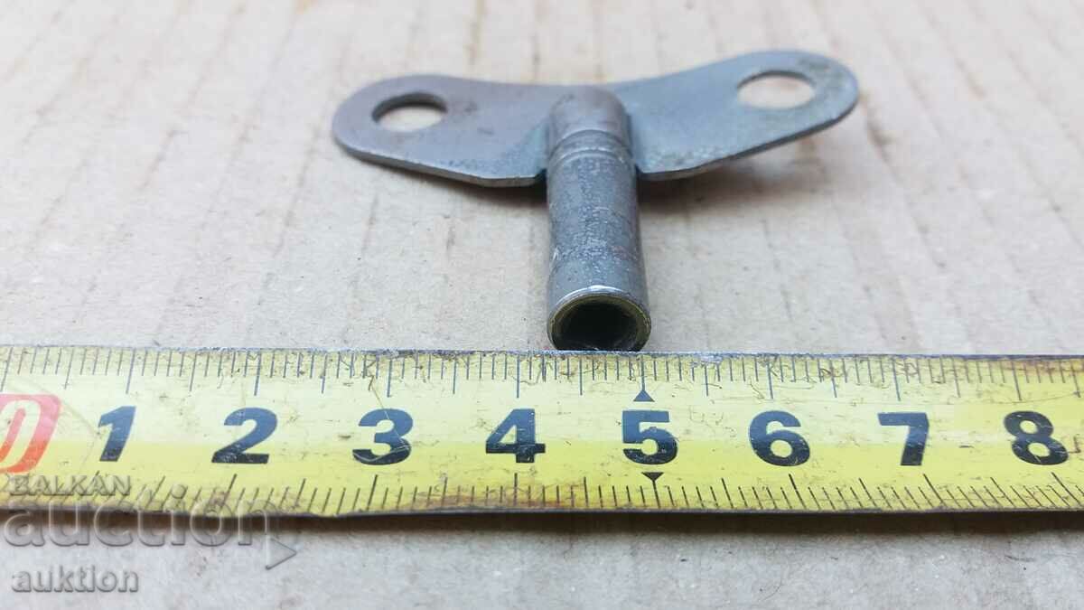 WALL CLOCK KEY - AMBER - 5 WALL CLOCK KEY - AMBER - 5