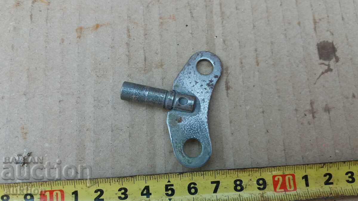 WALL CLOCK KEY - AMBER - 6 WALL CLOCK KEY - AMBER - 6