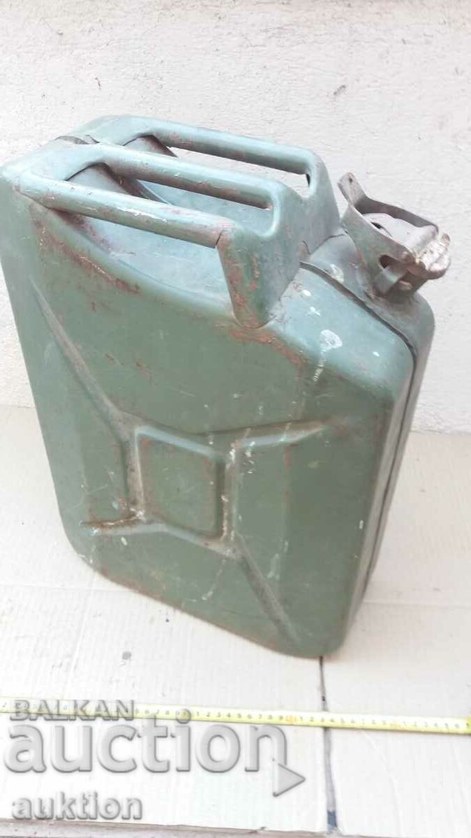 Delivery of EXCELLENT GERMAN FUEL CAN - 20 LITERS WITH MARKINGS Delivery of EXCELLENT GERMAN FUEL CAN - 20 LITERS WITH MARKINGS