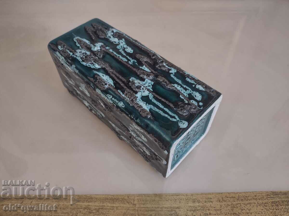 Licitație Vaza, obiect de colectie, ceramica, marcata Licitație Vaza, obiect de colectie, ceramica, marcata