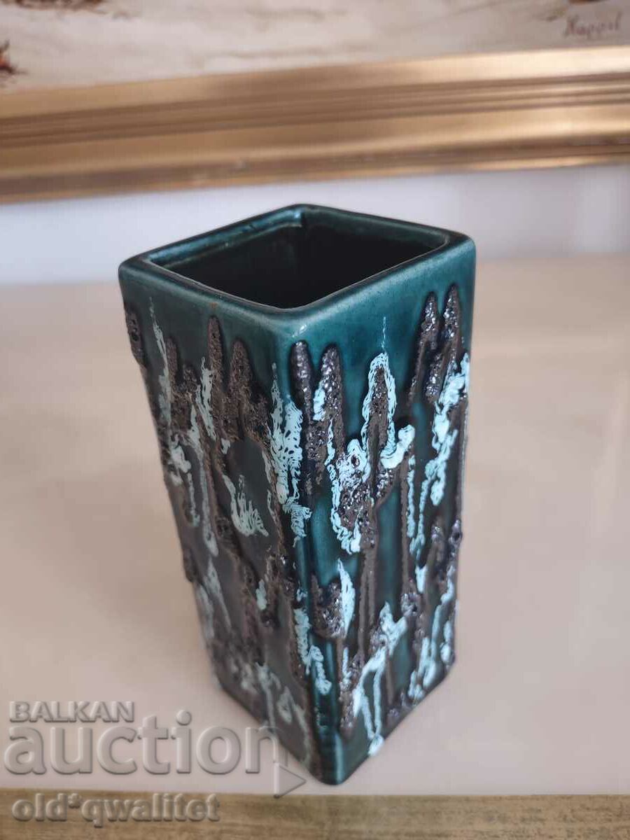 Livrarea Vaza, obiect de colectie, ceramica, marcata Livrarea Vaza, obiect de colectie, ceramica, marcata