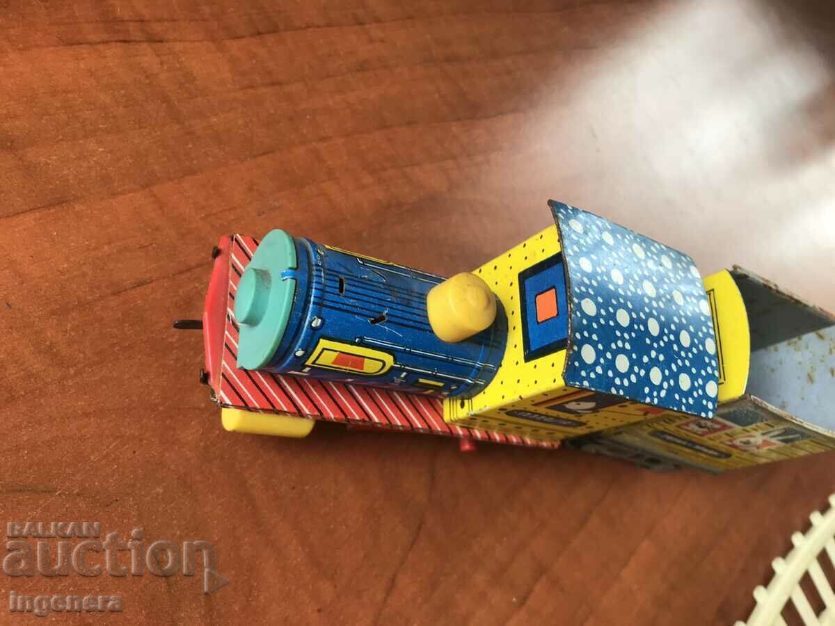 OLD TIN TOY LOCOMOTIVE WITH WAGON AND RAILS - 5 OLD TIN TOY LOCOMOTIVE WITH WAGON AND RAILS - 5