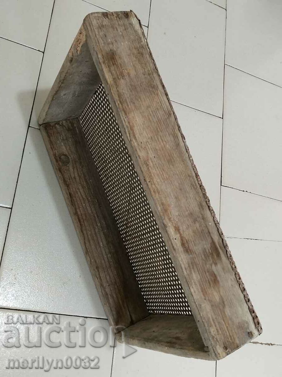 Auction Old metal sieve primitive Auction Old metal sieve primitive