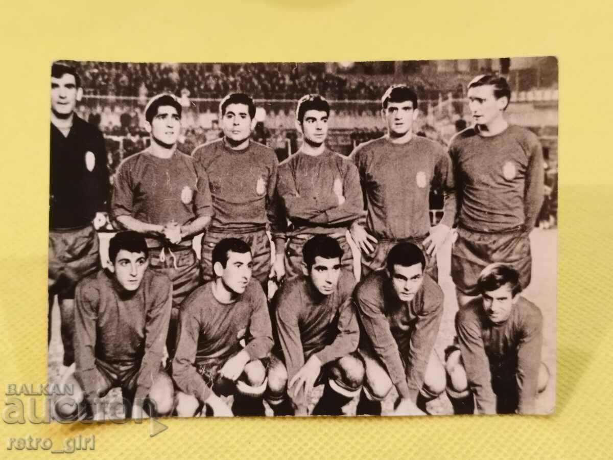 I am selling an old football photo.