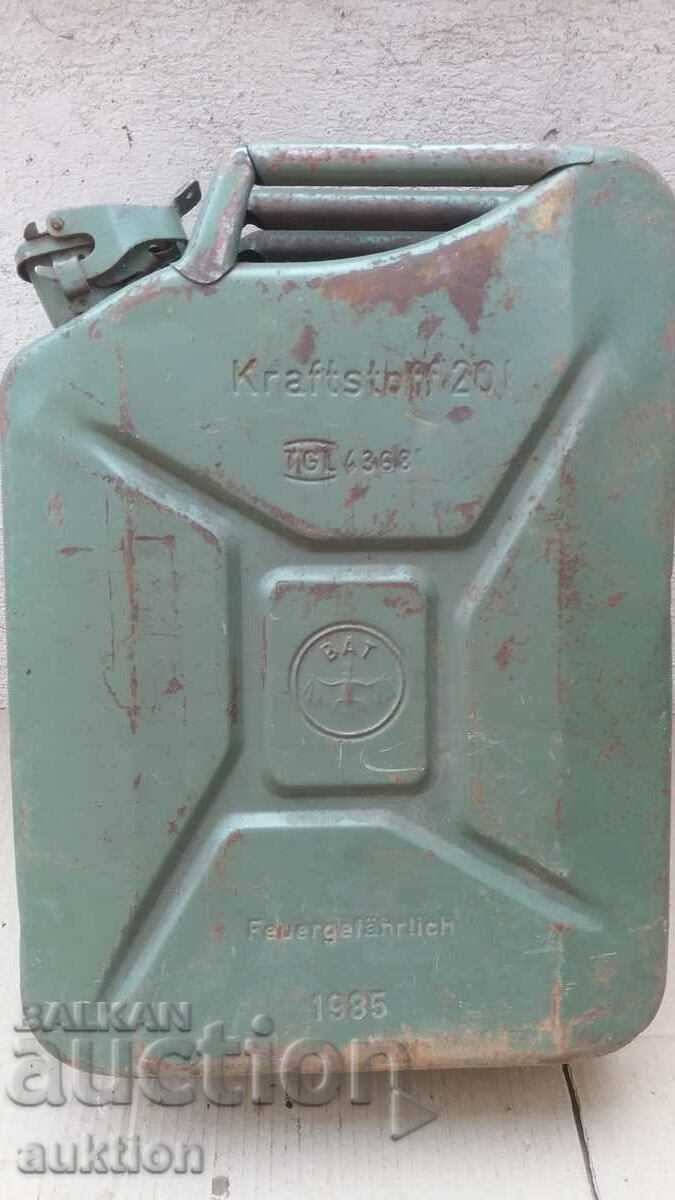 fuel canister BAT Bundeswehr 1985 with price 18.99 BGN | € 9.71 fuel canister BAT Bundeswehr 1985 with price 18.99 BGN | € 9.71