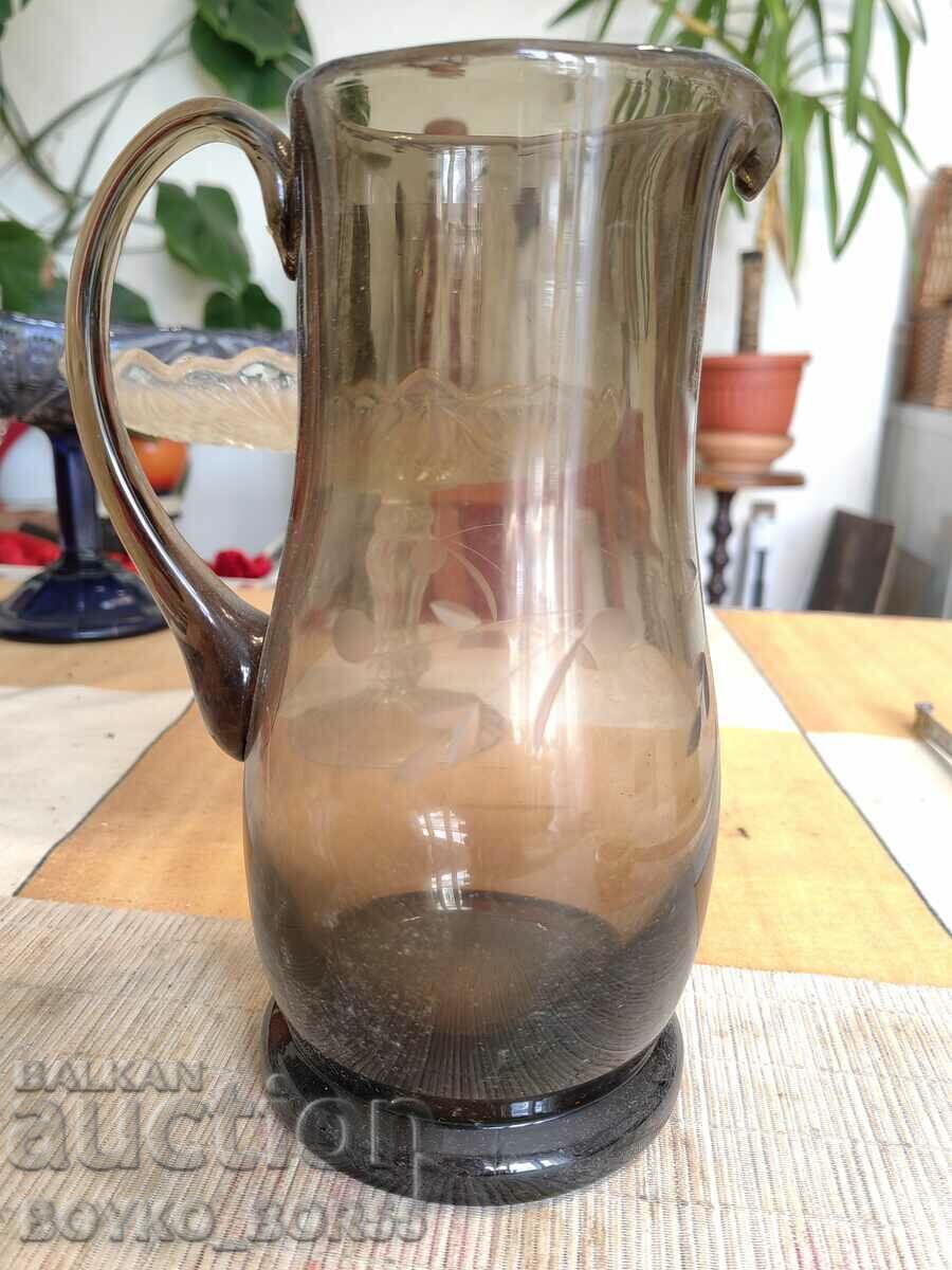 Urcior de sticlă imperial antic, cuarț fumuriu cu preț 37.00 BGN | € 18.92 Urcior de sticlă imperial antic, cuarț fumuriu cu preț 37.00 BGN | € 18.92