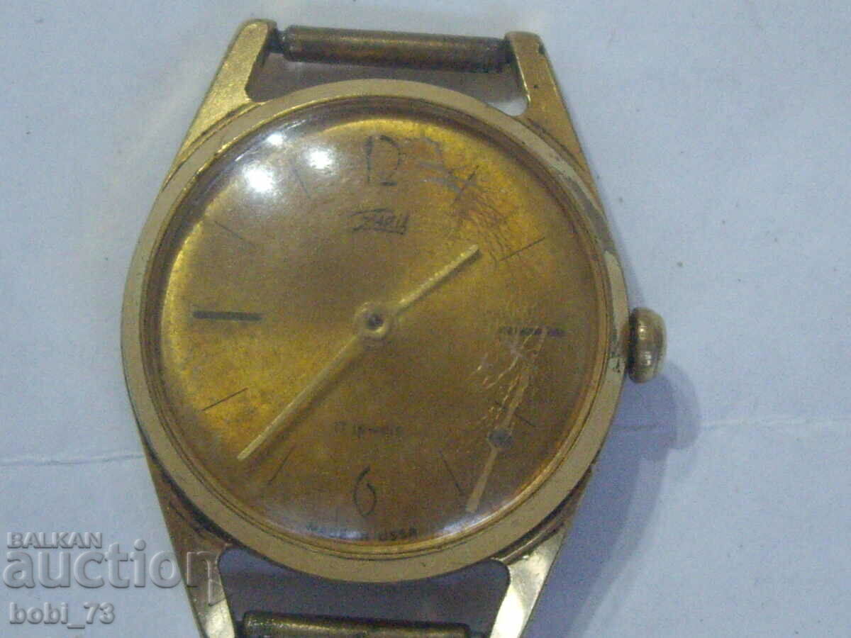 Стар позлатен голям дамски часовник.