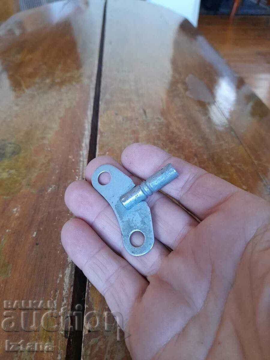 Old winding key with price 16.00 BGN | € 8.18 Old winding key with price 16.00 BGN | € 8.18