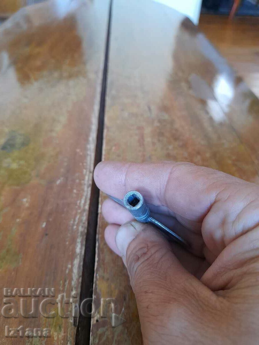 Auction Old winding key Auction Old winding key