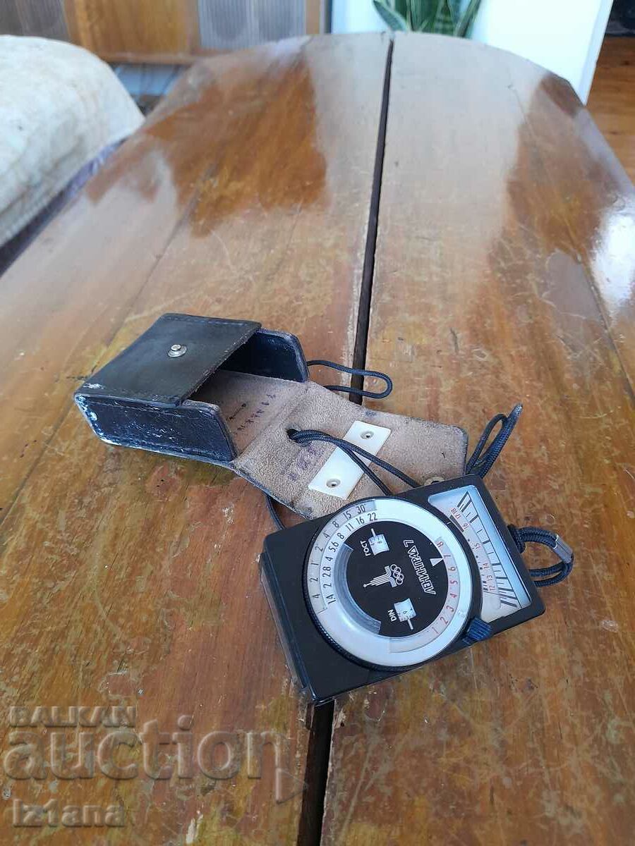 Old light meter Leningrad 7 with price 42.00 BGN | € 21.47 Old light meter Leningrad 7 with price 42.00 BGN | € 21.47