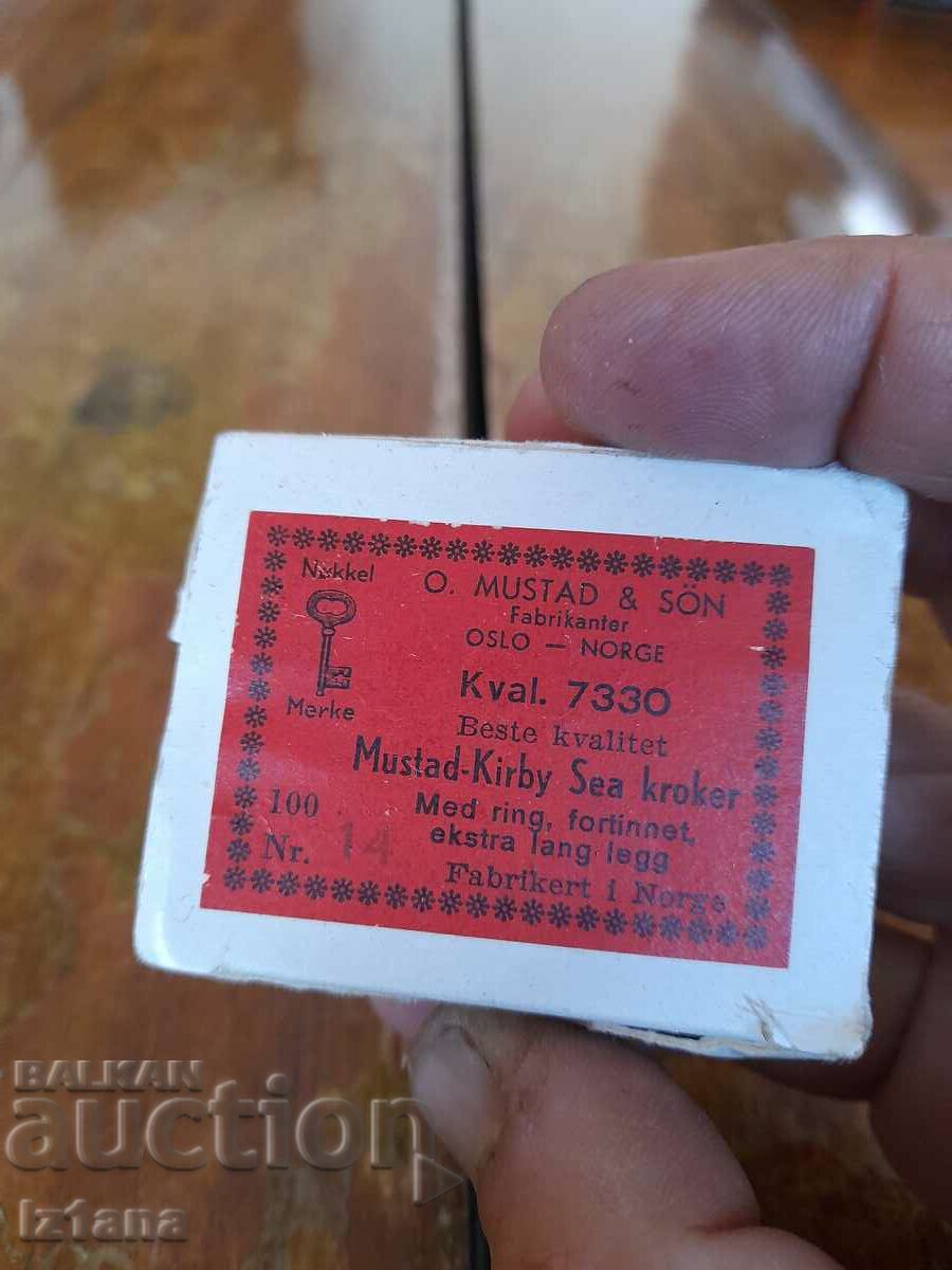 Old fishing hooks Mustad #14 with price 55.00 BGN | € 28.12 Old fishing hooks Mustad #14 with price 55.00 BGN | € 28.12