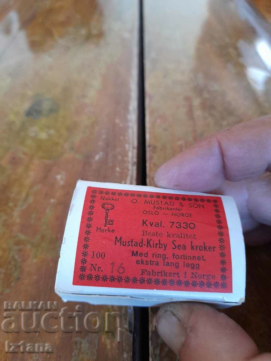 Old fishing hooks Mustad #16 with price 55.00 BGN | € 28.12 Old fishing hooks Mustad #16 with price 55.00 BGN | € 28.12