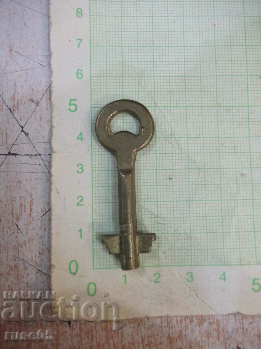 Χάλκινο κλειδί για μια παλιά κλειδαριά με τιμή 5.00 BGN | € 2.56 Χάλκινο κλειδί για μια παλιά κλειδαριά με τιμή 5.00 BGN | € 2.56