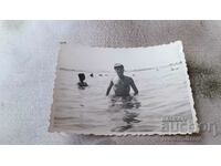 Photo Young man in the sea