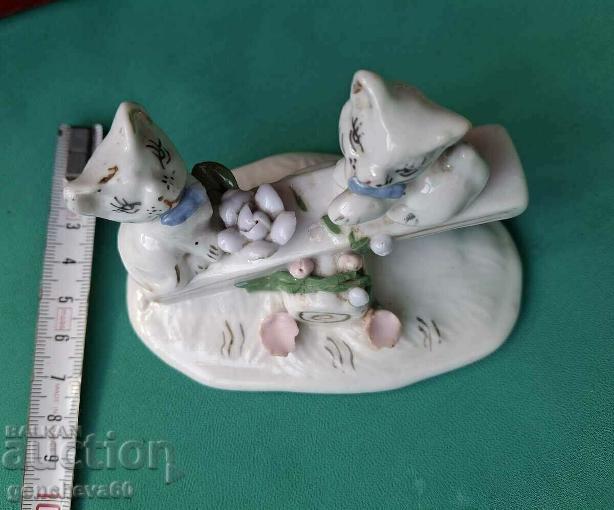Vintage porcelain figurines of playing kittens - 5 Vintage porcelain figurines of playing kittens - 5