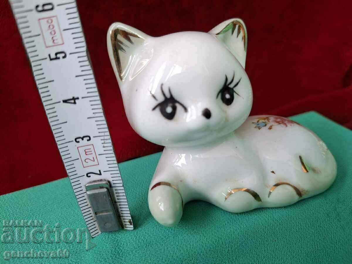 Auction Vintage porcelain kitten Auction Vintage porcelain kitten
