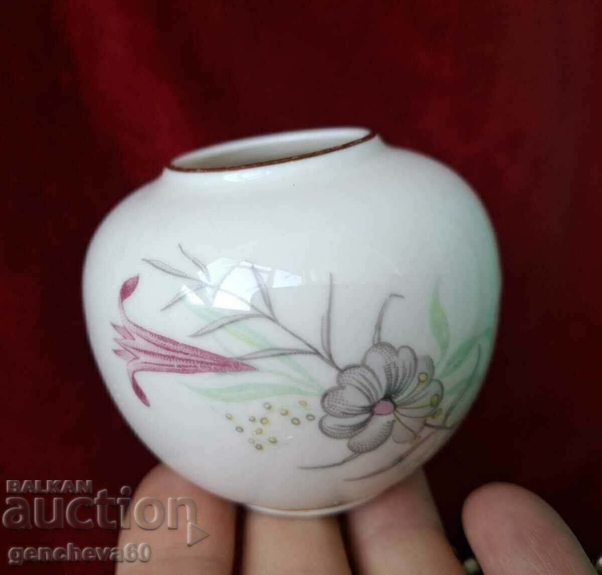 Auction A beautiful vase and saucer made of fine porcelain Auction A beautiful vase and saucer made of fine porcelain