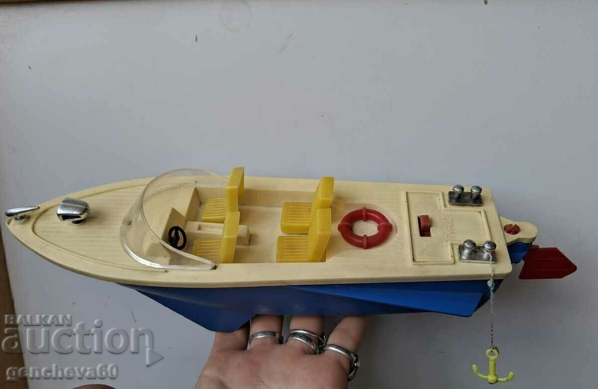 Old electromechanical toys-Boats - 5 Old electromechanical toys-Boats - 5