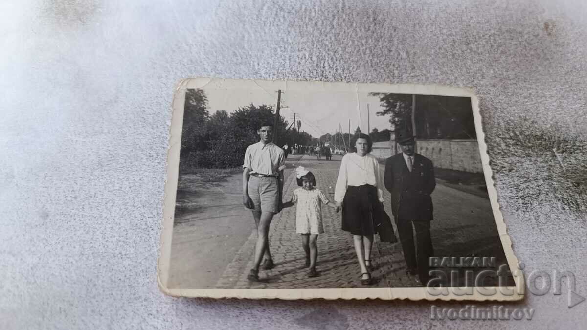 Photo Sofia Kniazhevo Man woman boy and little girl