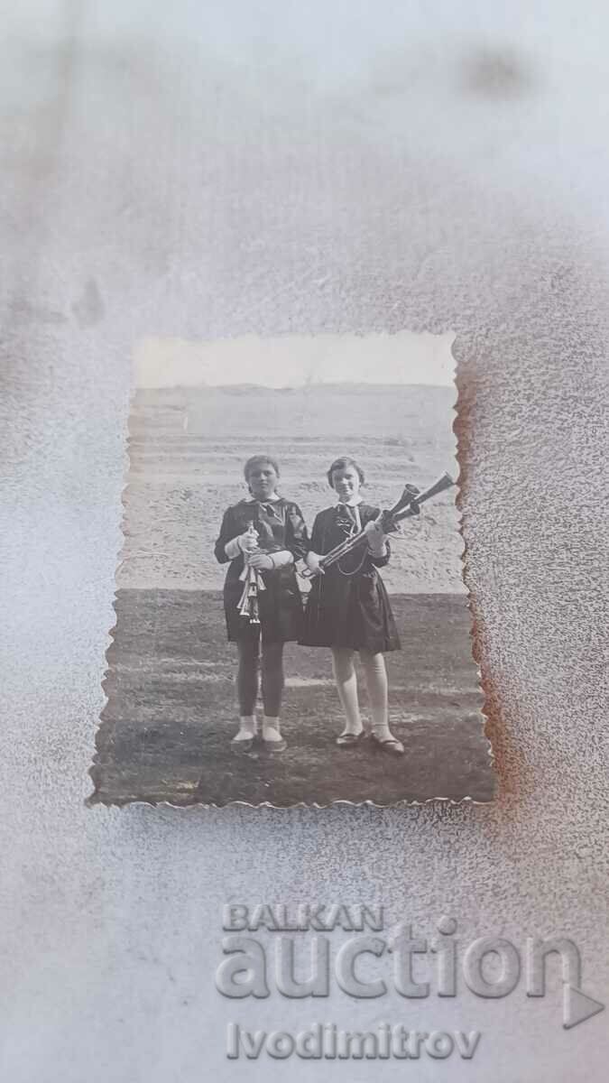 Photo Two girls with musical instruments in their hands