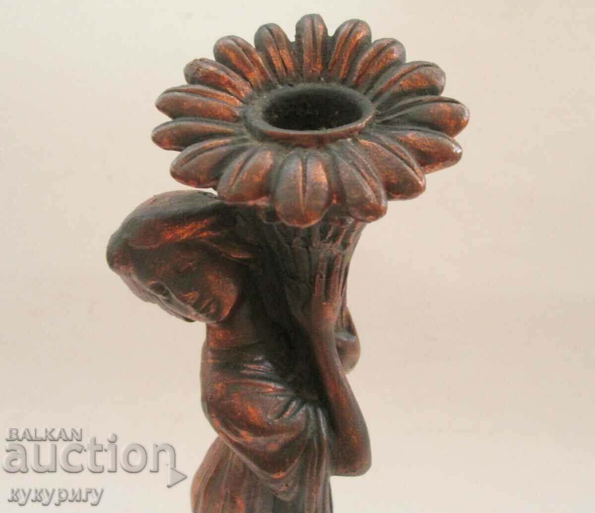 Vechi sfeșnic din cupru din cupru din URSS din Rusia cu preț 180.00 BGN | € 92.03 Vechi sfeșnic din cupru din cupru din URSS din Rusia cu preț 180.00 BGN | € 92.03