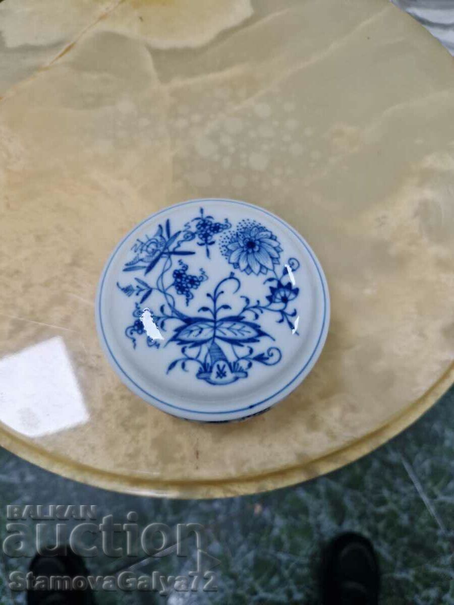 Delivery of Antique Collectible Meissen Porcelain Jewellery Delivery of Antique Collectible Meissen Porcelain Jewellery