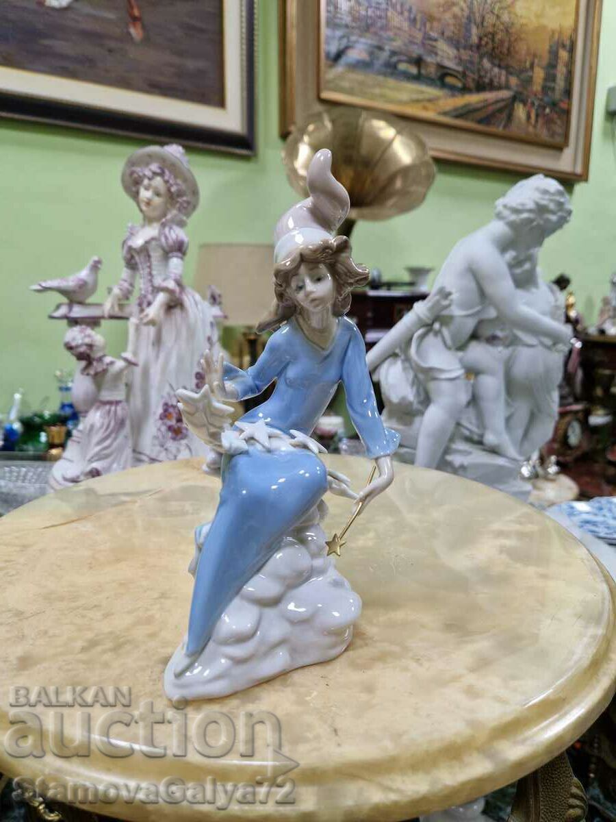 A rare collectible Llardo porcelain figure with price 127.00 BGN | € 64.93 A rare collectible Llardo porcelain figure with price 127.00 BGN | € 64.93