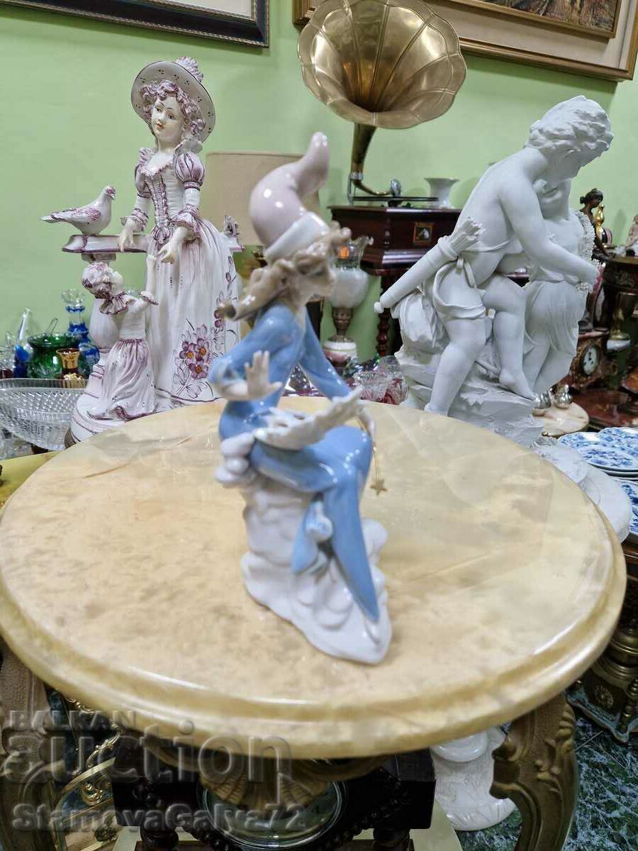 Auction A rare collectible Llardo porcelain figure Auction A rare collectible Llardo porcelain figure