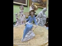 A rare collectible Llardo porcelain figure