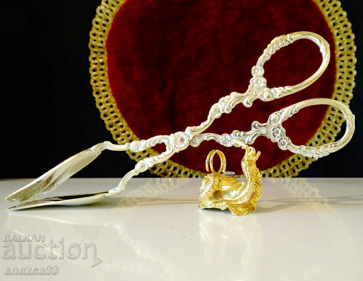 Посребрена щипка за сервиране,разкош. Посребрена щипка за сервиране,разкош.