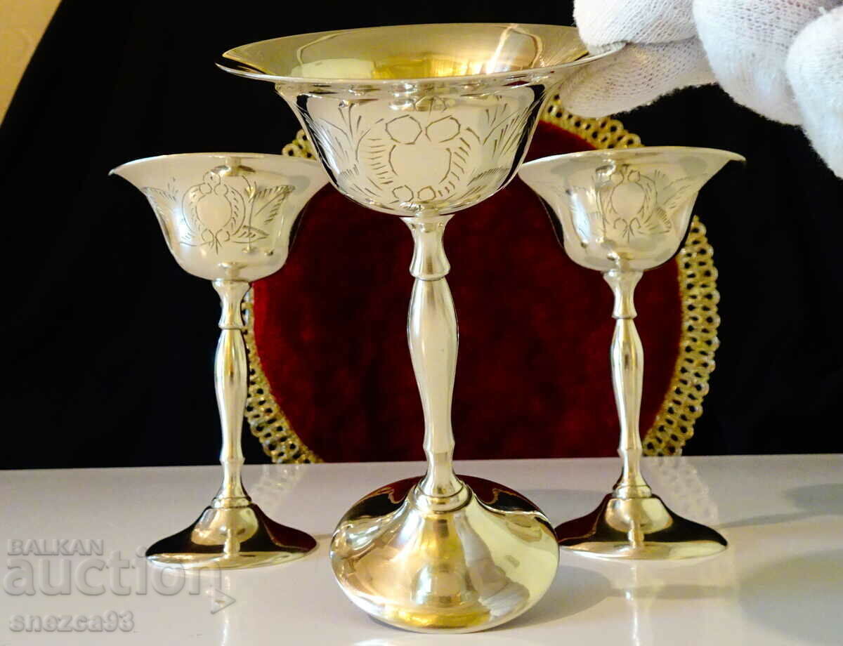 Αγγλικό μπρούτζινο ποτήρι, πολυτελή φλιτζάνια, χαραγμένα με τιμή 135.00 BGN | € 69.02 Αγγλικό μπρούτζινο ποτήρι, πολυτελή φλιτζάνια, χαραγμένα με τιμή 135.00 BGN | € 69.02