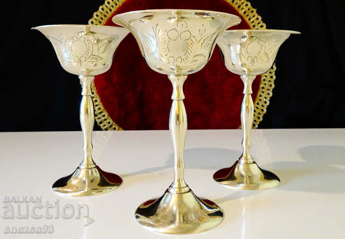 Αγγλικό μπρούτζινο ποτήρι, πολυτελή φλιτζάνια, χαραγμένα Αγγλικό μπρούτζινο ποτήρι, πολυτελή φλιτζάνια, χαραγμένα