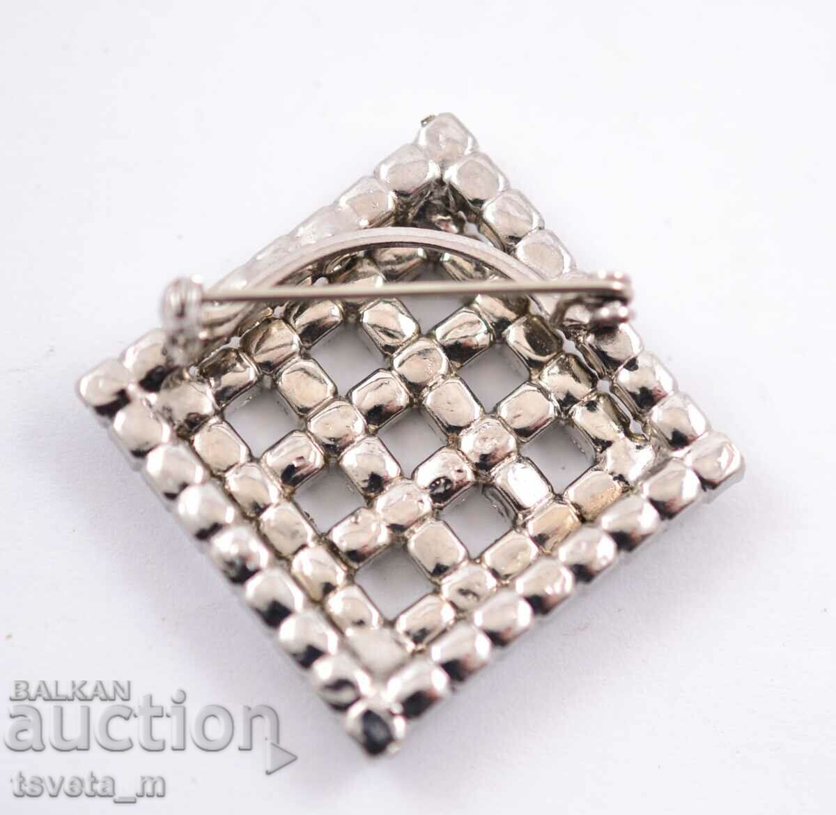 Antique brooch with price 5.00 BGN | € 2.56 Antique brooch with price 5.00 BGN | € 2.56