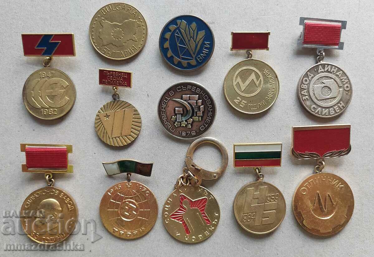 Social medals, badges