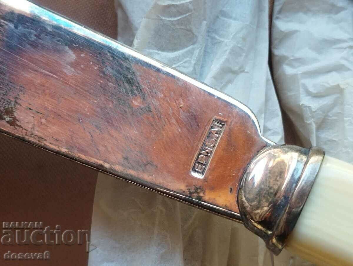 Auction  ✨ Set of vintage, English, silver-plated cutlery in a box