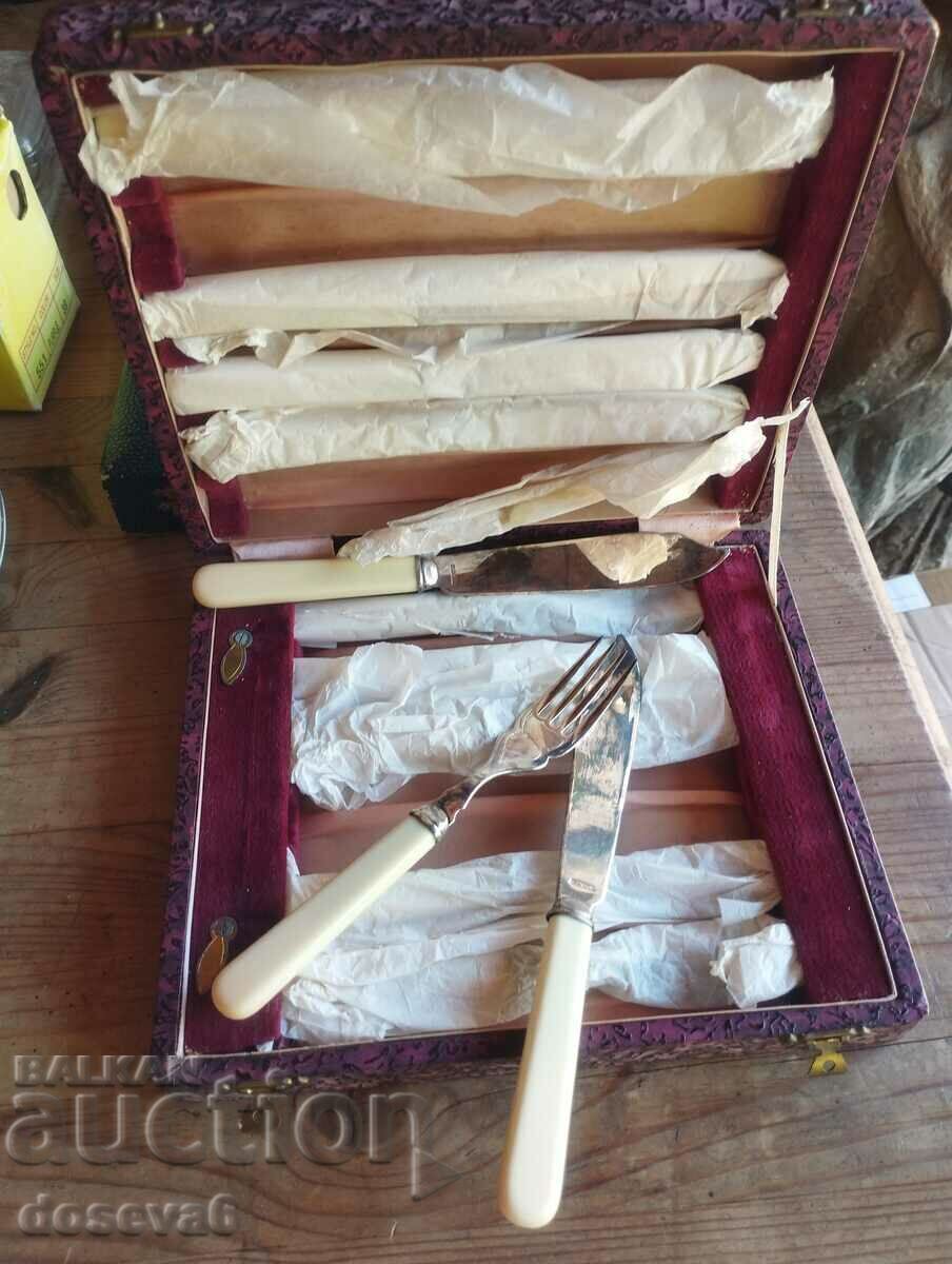 Delivery of ✨ Set of vintage, English, silver-plated cutlery in a box