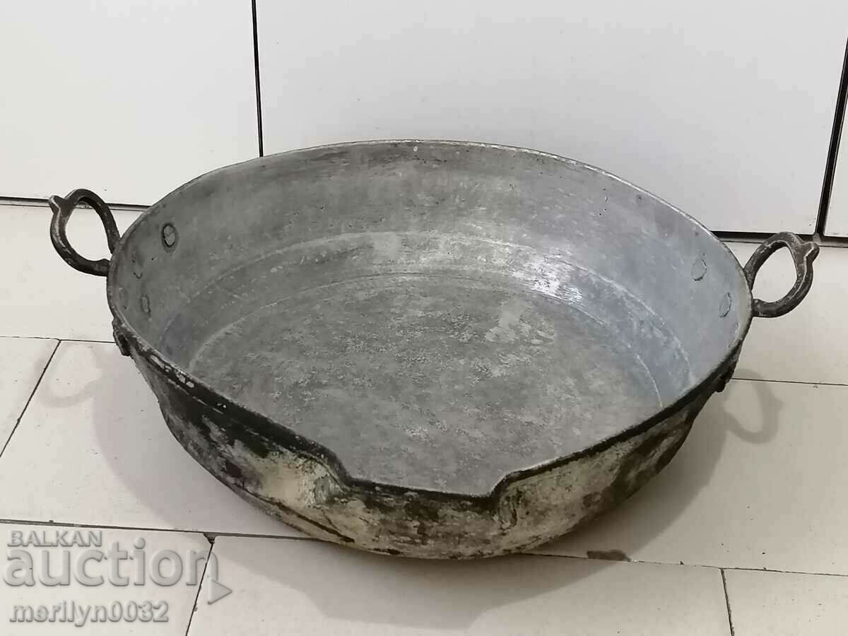 Auction Old copper tray for lutenitsa majun sweet copper Auction Old copper tray for lutenitsa majun sweet copper