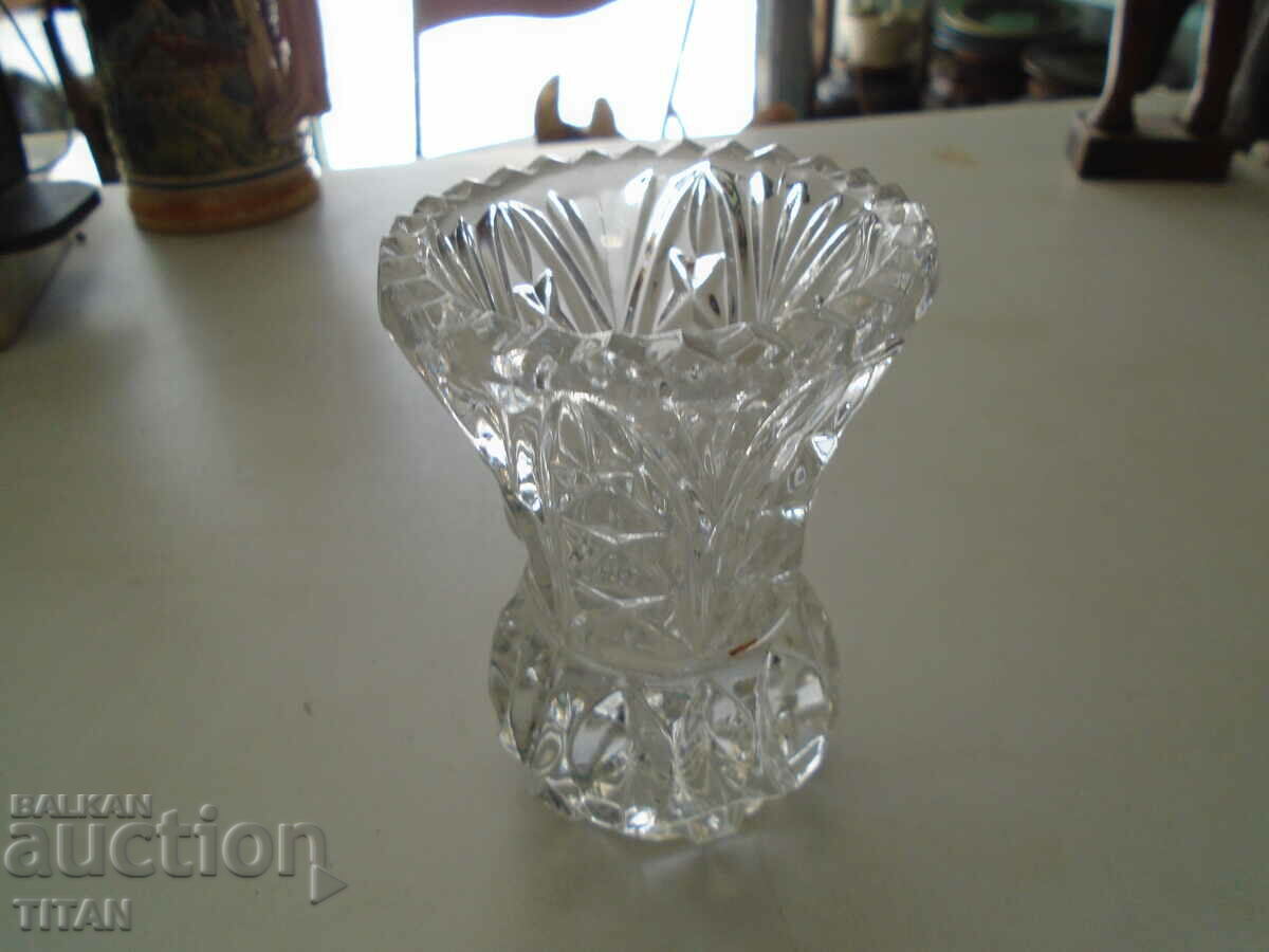 CRYSTAL VASE, 10 CM.