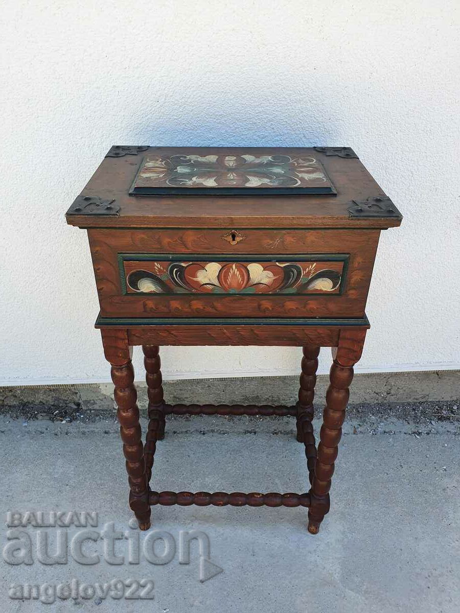 Vintage chest of drawers massive!!!