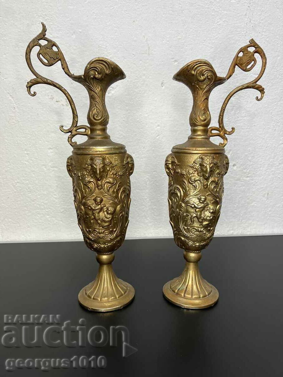 A pair of urns #5791