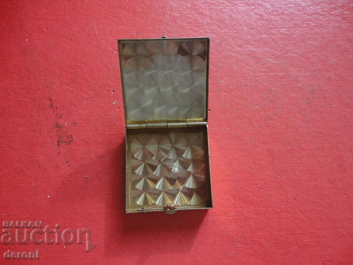 Bronze snuff box 2 - 5 Bronze snuff box 2 - 5