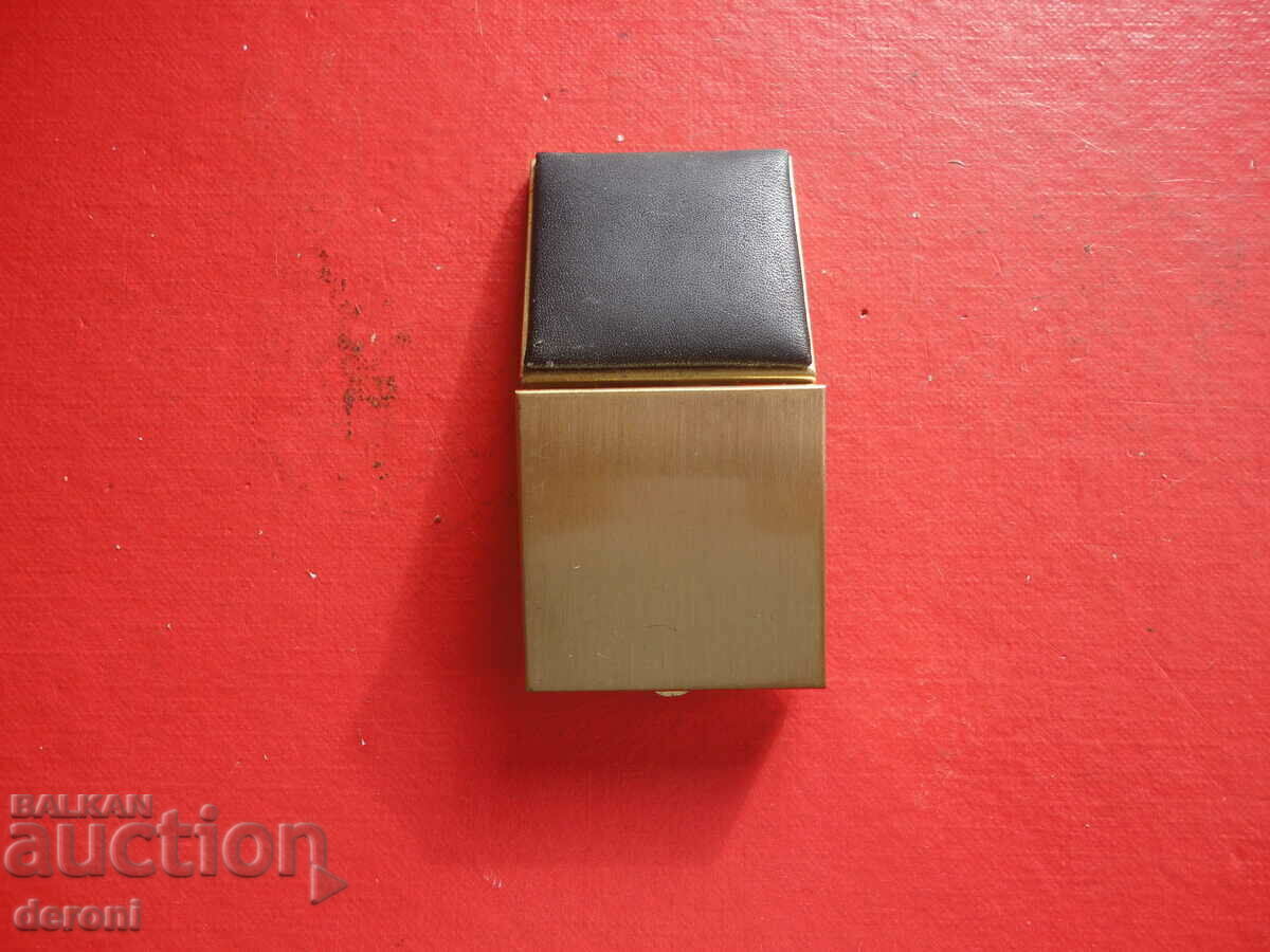 Bronze snuff box 2 - 6 Bronze snuff box 2 - 6