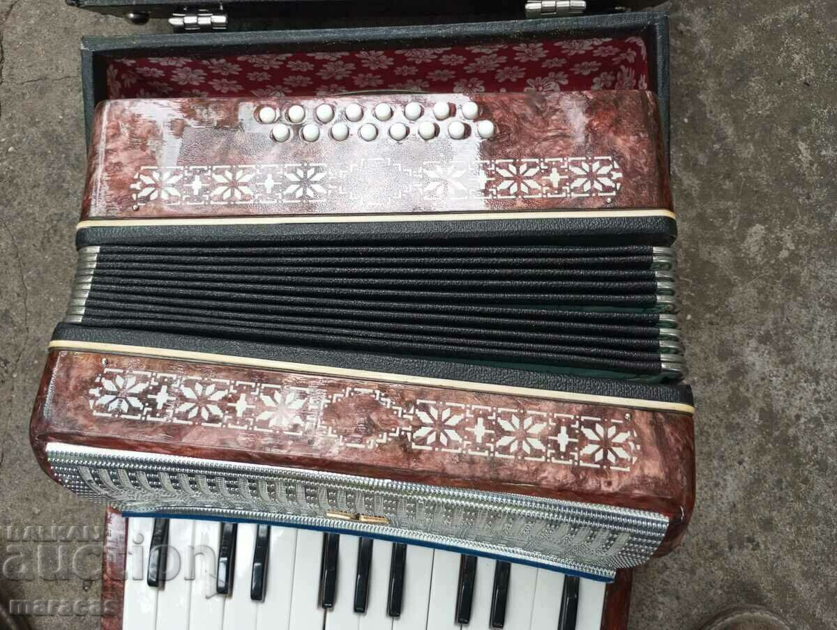 Аукцион Старо детско акордеонче Аукцион Старо детско акордеонче